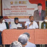 Bambang Kristiono Serahkan Bantuan Bedah Rumah Program BSPS di Lombok Tengah