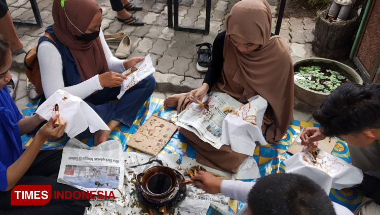 Tutor kelas batik a