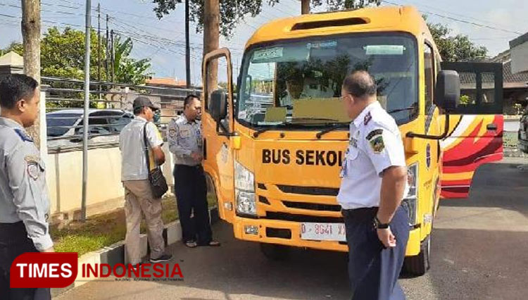 Bus sekolah gratis kan beroperasi kembali mulai Tanggal 11 Januari 2022.(FOTO : Parsito For TIMES Indonesia)