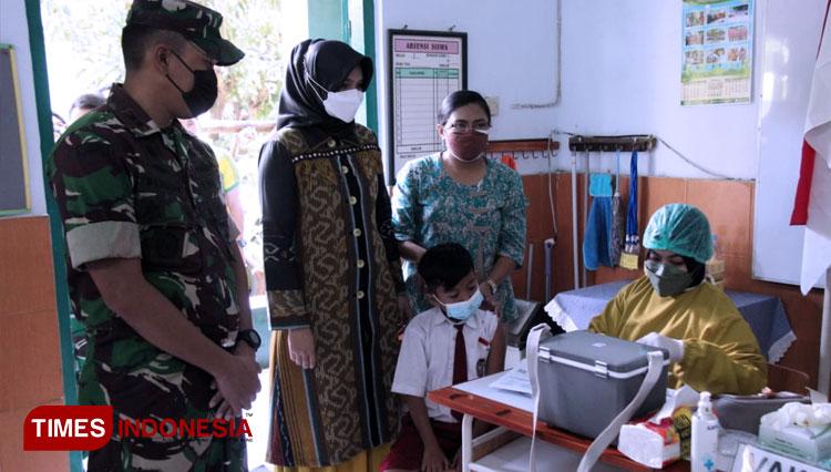 Meninjau Vaksinasi Anak di SD Kartika, Begini Harapan Dandim 0833 Kota Malang