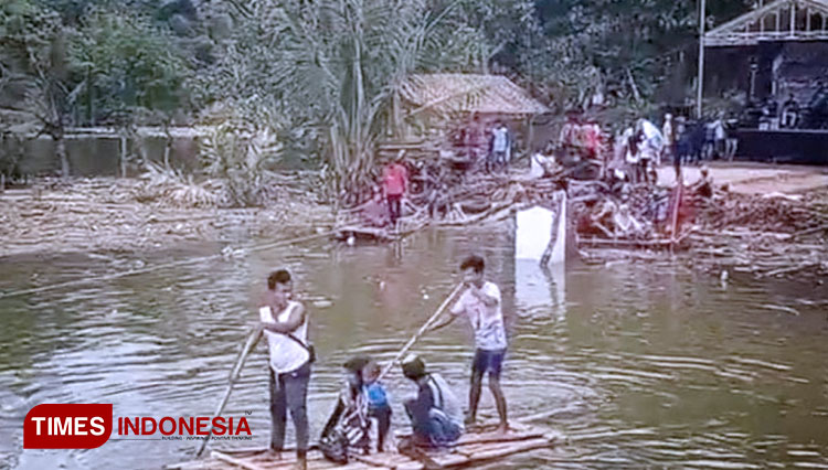 Banyak-warga-yang-datang-mengunjungi-Telaga-Sarean.jpg