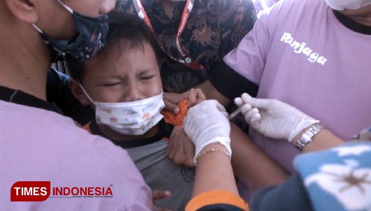 Vaksinasi Usia 6-11 Tahun di Banyumas, Sejumlah Anak Menangis karena Takut Jarum Suntik