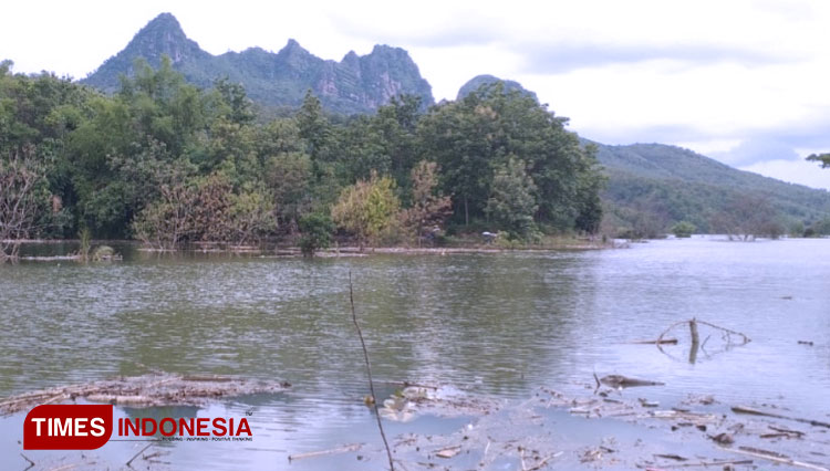 Telaga Sarean di Kecamatan Sooko Ponorogo akibat luapan air dari Waduk Bendo Ponorogo. (FOTO: Saudi/TIMES Indonesia)
