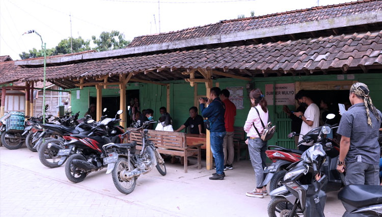 Tim-rancang-bangun-RealFood-mensurvei-rumah-Pratama-Arhan.jpg