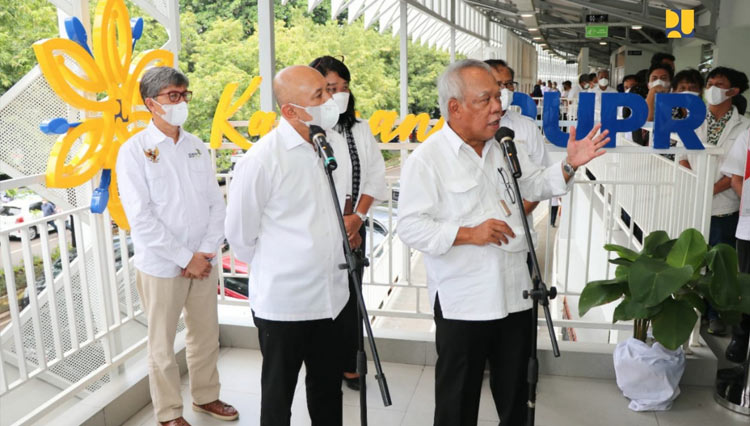 Menteri PUPR RI Basuki Hadimuljono bersama Menteri Koperasi dan Usaha Kecil Menengah Teten Masduki saat meresmikan Kalayang PUPR Selasa (11/1/2022) (FOTO: Biro Komunikasi Publik Kementerian PUPR RI)