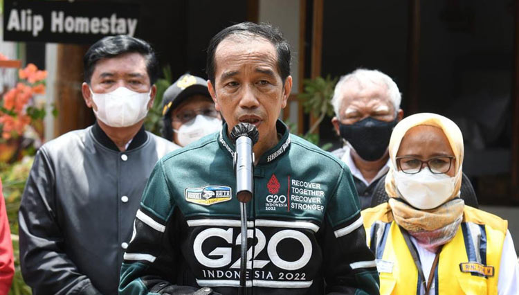 Menteri PUPR RI Dampingi Presiden RI Jokowi Kendarai Motor Tinjau Kesiapan Infrastruktur Persiapan MotoGP