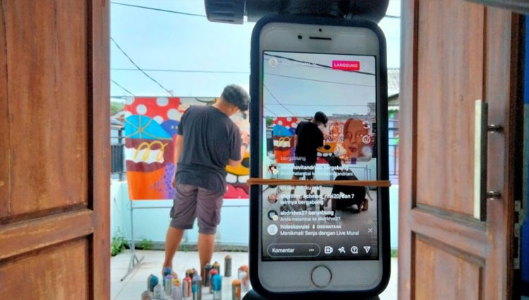 Bimsalabim! Sulap Banner Bekas Menjadi Media Seni. (FOTO: AJP TIMES Indonesia)