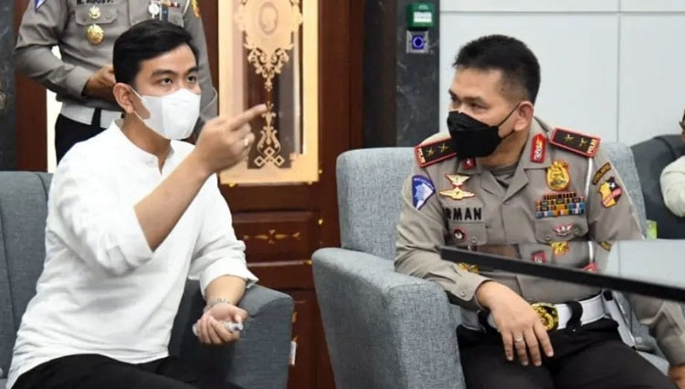 Gibran Rakabuming Minta Relawan Jokowi Tak Usah Laporkan Ubedilah Badrun ke Polisi