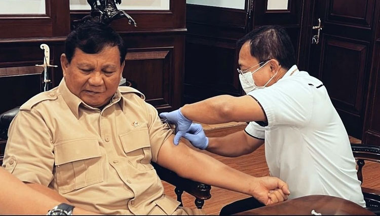 Menhan RI Prabowo Subianto Pamer Disuntik Vaksin Nusantara