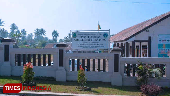 Bangunan depan SMAN 1 Cisayong Kabupaten Tasikmalaya Jawa Barat. (Foto.Anton/TIMES Indonesia)
