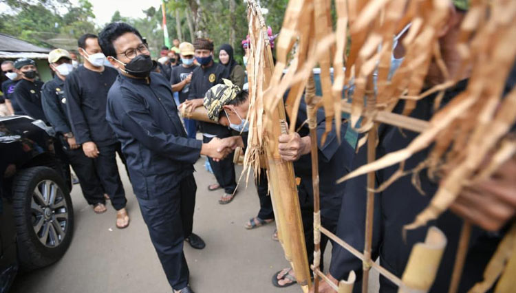 Mendes PDTT RI Terkesima Tradisi dan Kelestarian Budaya Desa Sirnaresmi Sukabumi