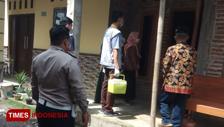 Tim Vaksinator RSI PKU Muhammadiyah Tegal b