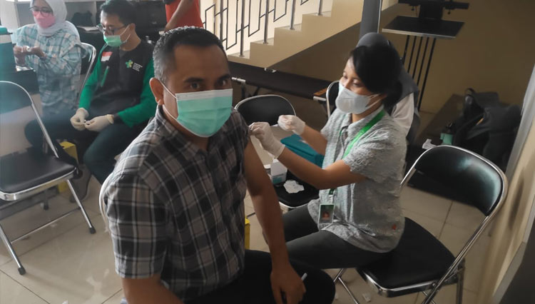 Sebanyak 100 Personel Polres Banjar Terima Vaksinasi Booster