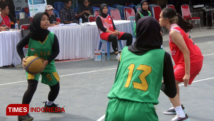 Tim basket STIE Tambara saat berlaga di Wonosobo Basketball 3x3 Fun Game. (FOTO : Humas STIE Tambara for TIMES Indonesia)