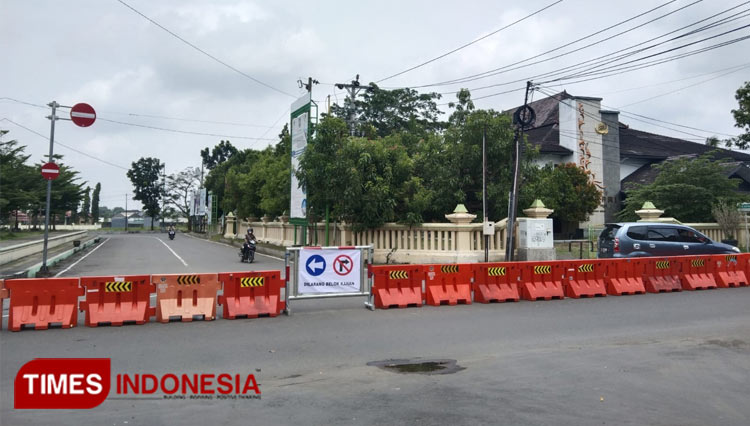 Lokasi jalan yang berada di Sekitar Alun-alun Slawi, Kabupaten Tegal, Jawa Tengah. (Foto: Dimas Reza Yogatama/ TIMES Indonesia)