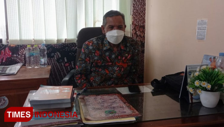 Kabid Pencegahan dan Pengendalian Penyakit (P2P) Hidayat saat ditemui di ruang kerjanya dinas Kesehatan Kabupaten Pamekasan.(Foto: Akhmad Syafi'i/TIMES Indonesia)