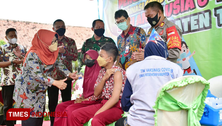 Bupati Umi Azizah secara resmi mencanangkan pelaksanaan vaksinasi anak usia 6-11 tahun di Kabupaten Tegal. (Foto: Humas Pemkab Tegal For Times Indonesia)