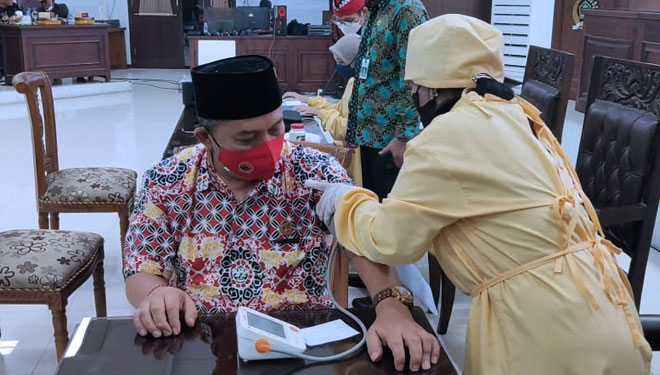 DPRD Kota Malang dan Jurnalis Malang Raya Jalani Vaksinasi Booster Bersama