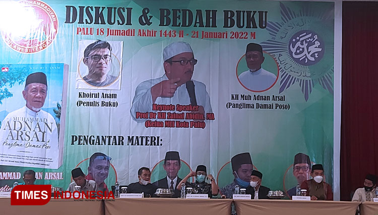 Suasana saat acara bedah buku di Ballroom Swissbell Hotel Palu, Jumat (21/01/2022). (FOTO: Sarifah Latowa/TIMES Indonesia)