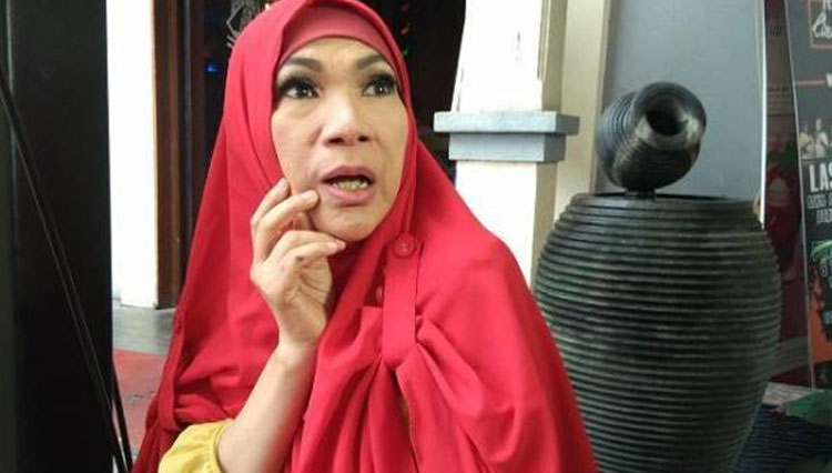 Dedi Yuliardi Ashadi yang dikenal dengan nama Dorce Gamalama.