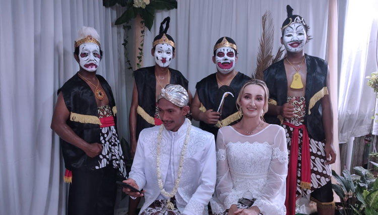 Kebaikan Hati Pria Sidoarjo Ini Mampu Luluhkan Hati Gadis Australia