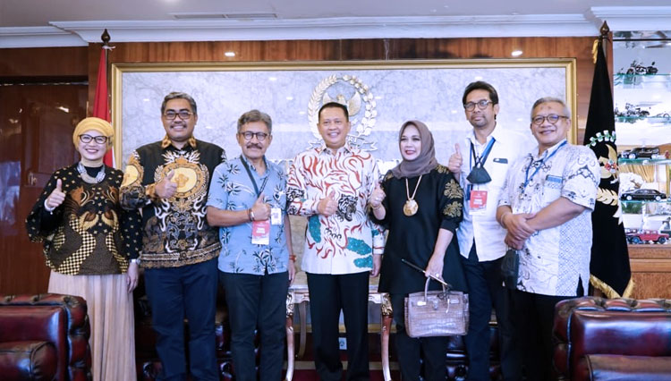 Ketua MPR RI Apresiasi Aktivitas Sosial Mantan Awak Kabin Garuda