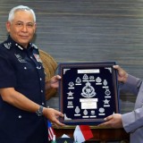 Bertemu Kepala Kepolisian Malaysia, Kapolri Bahas Isu PMI dan Penanganan Covid-19