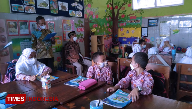 Siswa MI Muhammadiyah 2 Karangrejo Manyar saat mengikuti pembelajaran di kelas (Foto: Akmal/TIMES Indonesia)