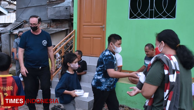 Pembagian makanan b