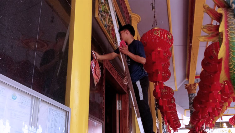 Perayaan Imlek di Klenteng Hoo Tong Bio Banyuwangi Digelar Tanpa Pertunjukan Barongsai