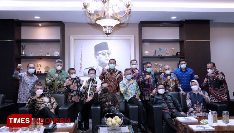 menggelar-rapat-melaksanakan-penghijauan-dan-berkunjung-3.jpg