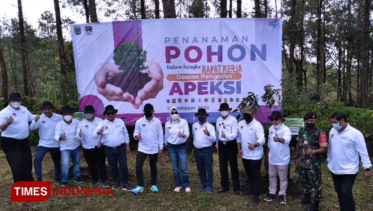Dewan Pengurus APEKSI saat menggelar rapat, melaksanakan penghijauan dan berkunjung ke petik apel. (FOTO: Muhammad Dhani Rahman/TIMES Indonesia)