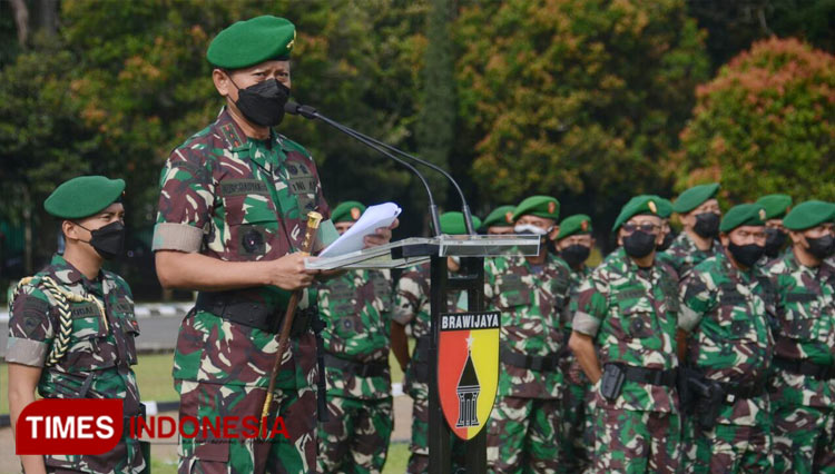 Pangdam V Brawijaya Mayjen TNI Nurchahyanto, memimpin Gelar Apel Pasukan di Lapangan Rampal Kota Malang. (Foto: Adhitya Hendra/TIMES Indonesia)