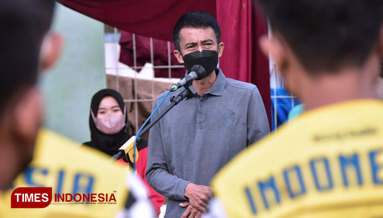 Wakil Wali Kota Banjar saat memberikan sambutan dalam pembukaan turnamen sepak bola di Kota Banjar (foto: Susi/TIMES Indonesia)