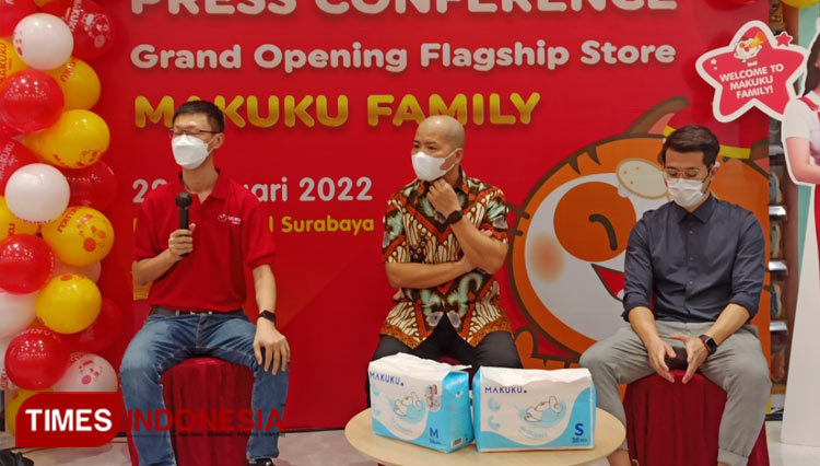 Makuku-Family-3.jpg