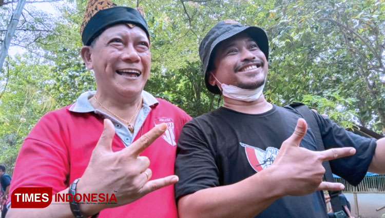 Relawan-Jokowi-berkumpul-di-wisata-De-Djawatan-Benculuk-Banyuwangi-3.jpg