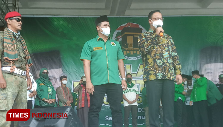 Anies Baswedan saat memberikan orasi di hadapan massa PPP di JEC. (Foto : Totok Hidayat/TIMES Indonesia)