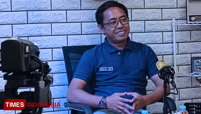 Ketua Komunitas Ruang Wong Alit Surabaya, Adjie Kartuji, Senin (31/1/2022). (Foto: Lely Yuana/TIMES Indonesia)