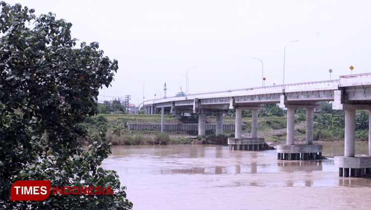 Jembatan-Ploso-Baru-yang-sudah-selesai-pengerjaan-tinggal-menunggu-peresmiannya.jpg