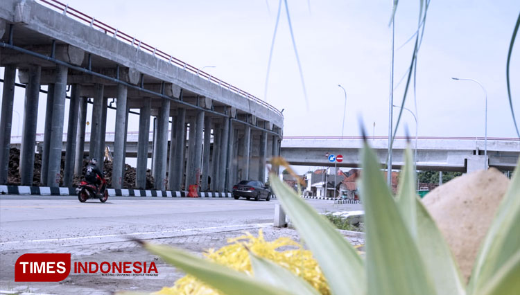 Terlihat-lalu-lalang-warga-melintas-di-Jl.-Raya-Ploso-Jombang-tanpa-kemancetan.jpg