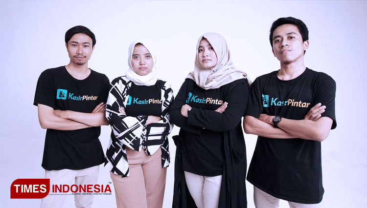 Sekawan Pendiri Aplikasi Kasir Pintar Didit Sepiyanto, Burhan, Nuning Septiana dan Sitti Raisya Fitri. (FOTO: Kasir Pintar/TIMES Indonesia)
