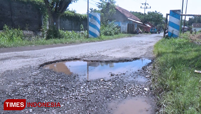 Ebta Adharisandi b