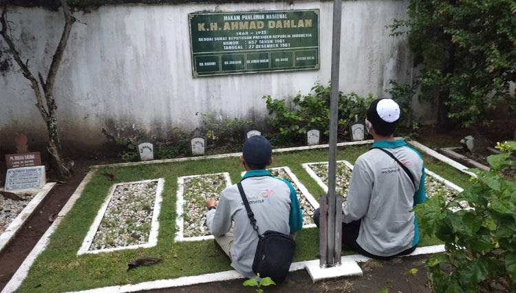 Adab, Doa, dan Tujuan Ziarah Kubur | TIMES Indonesia