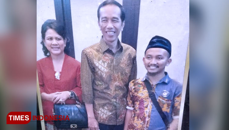 momen-Ainun-Najib-bersama-Presiden-Jokowi.jpg