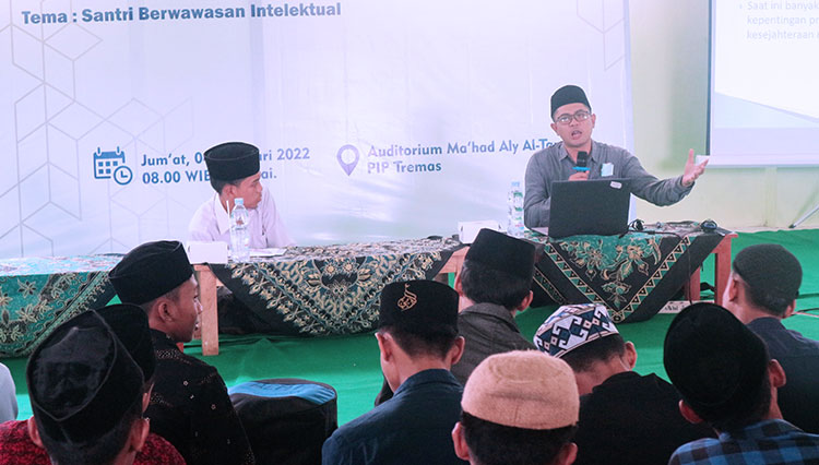 Format Nusantara Sosialisasikan Dunia Kampus Kepada Santri Pacitan 