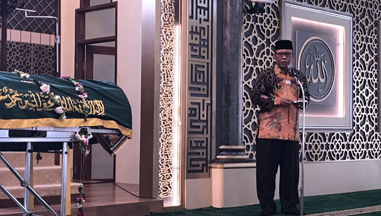 Rektor UNISMA Prof Dr H Maskuri MSi saat sambutan testimoni acara sholat jenazah untuk alm Abdul Wahid di Masjid Ainul Yaqin. (Foto: Humas Unisma for TIMES Indonesia)