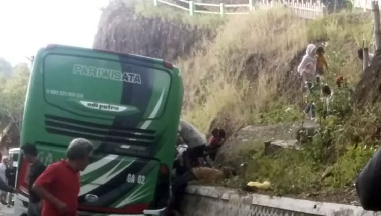 Kecelakaan Bus Pariwisata a