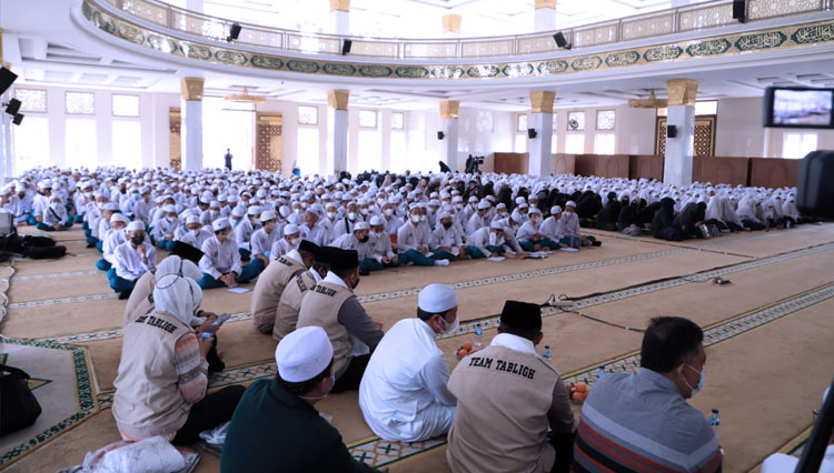 memberikan-Pembinaan-dan-Penyuluhan-kepada-seluruh-santri.jpg