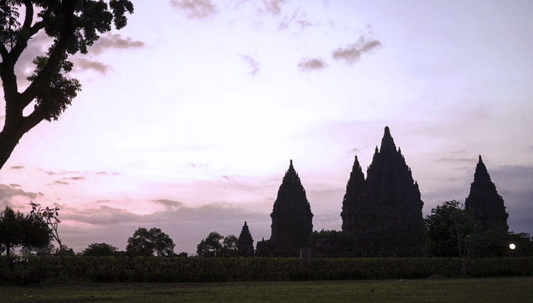 Candi-Prambanan.jpg