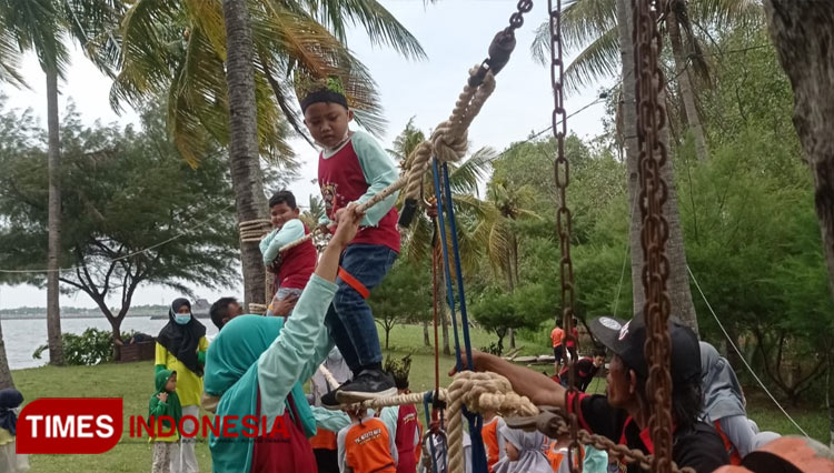 Lanang Azka Rizky, salah satu murid TK Aisyiyah 2 Banyuwangi saat bermain outbound. (Foto: Rizki Alfian/ TIMESIndonesia)